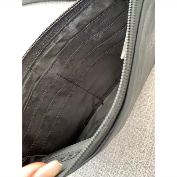 ✨MIA DELUCA BLACK SMALL BOWTIE PURSE - Picture 5 of 6